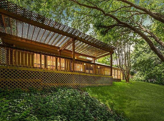5th image of 3241 Creekbend Dr