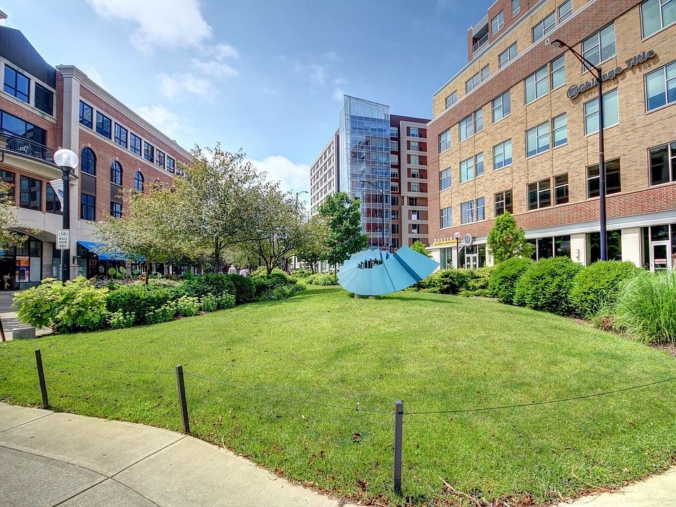 Live in the heart of Downtown Champaign!