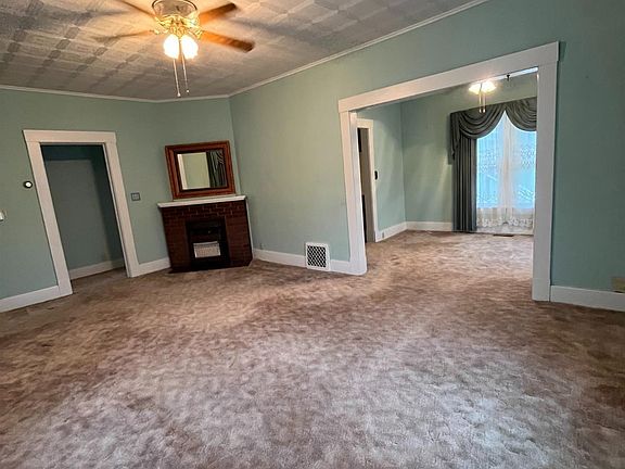 3rd image of 404 E Maple St