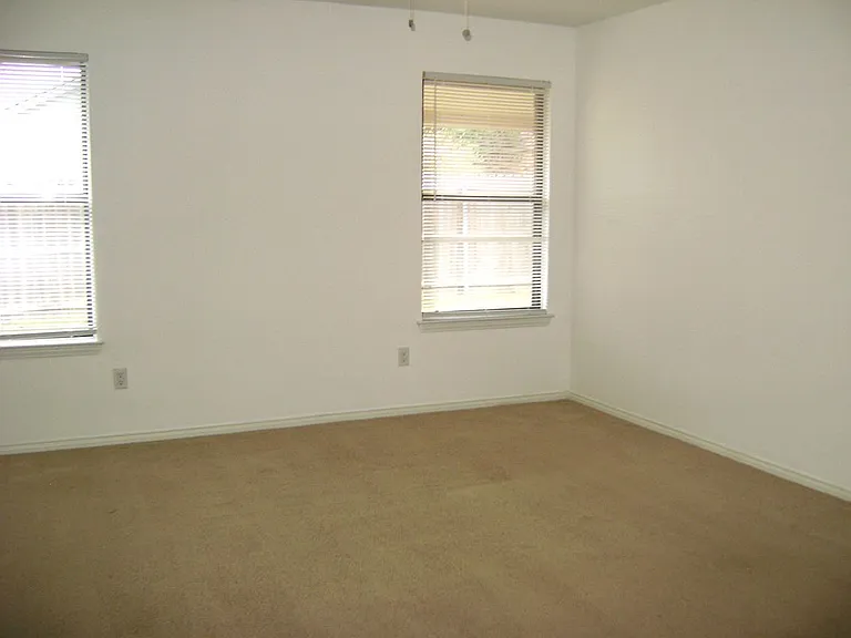 1714 Red Bud Ln — Photo 12