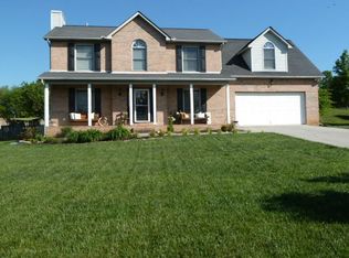 240 Country Walk Dr, Powell, TN 37849