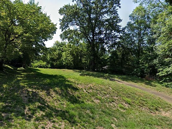 4th image of 1701 Russell Ave