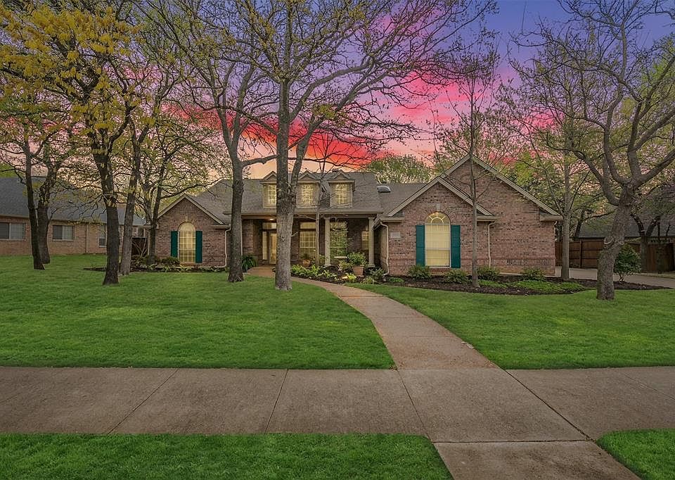 Welcome home to your dream home with amazing curb appeal.