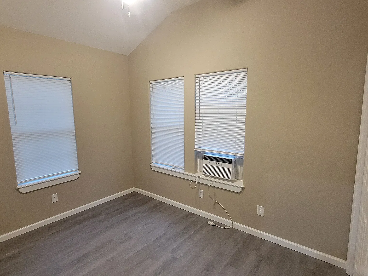 1 bed, 550 sqft, $575 — Photo 4