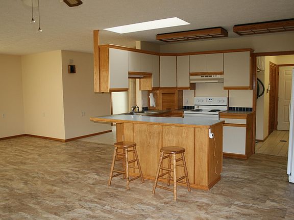 3rd image of 7204 S Palouse Hwy
