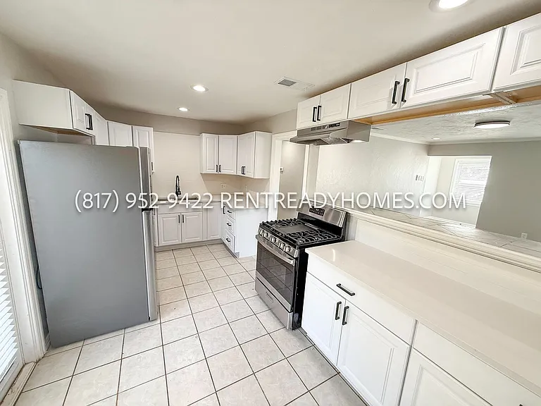 913 Harrison Dr — Photo 6
