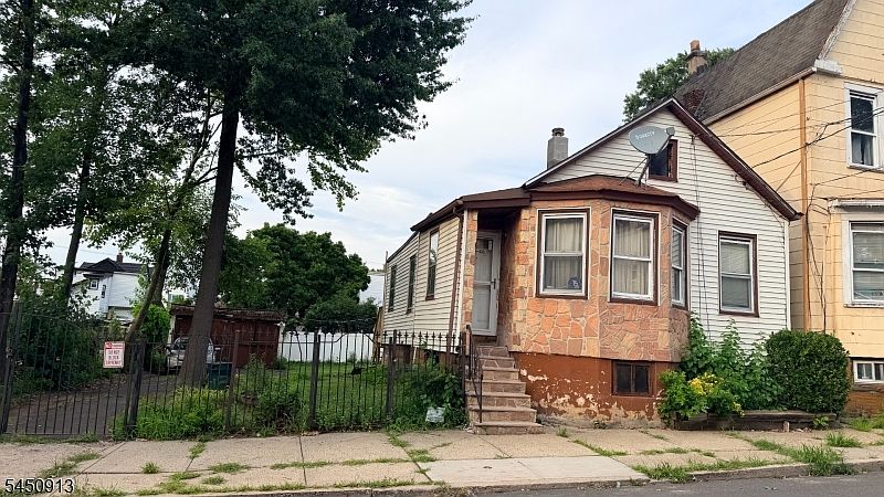 1st image of 38 Grove Ter