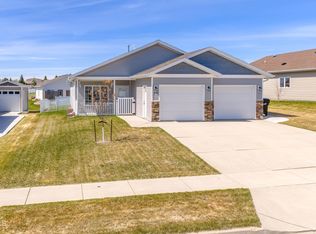 4106 Lorrain Pl, Bismarck, ND 58503