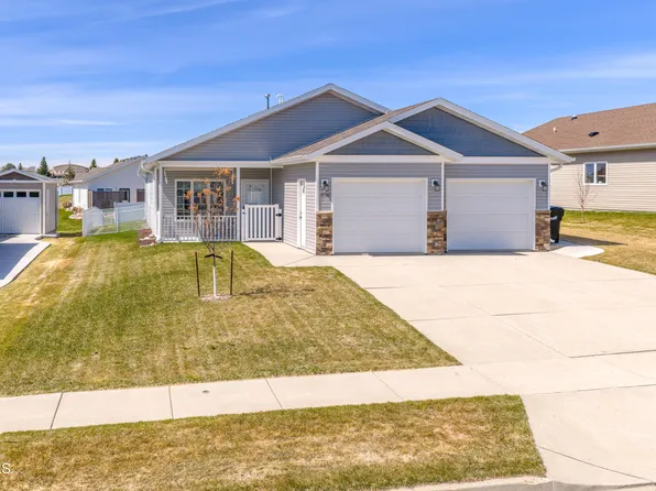 4106 Lorrain Pl, Bismarck, ND 58503