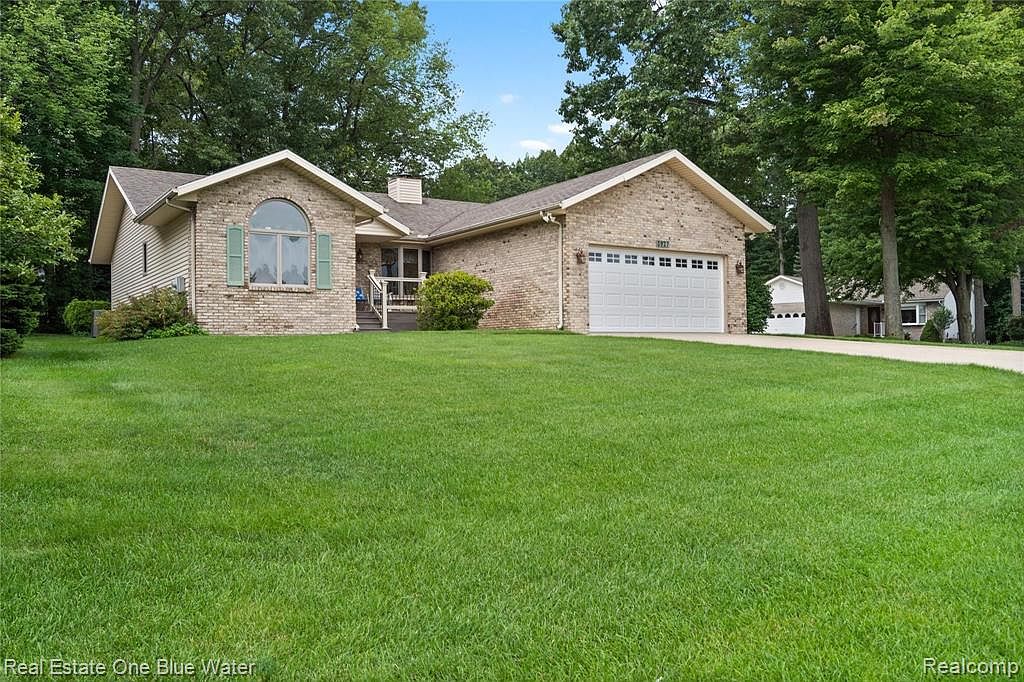 3927 Oak Hills Cir, Port Huron, MI 48060 Zillow