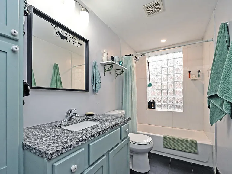 118 E Liberty St #A — Photo 15