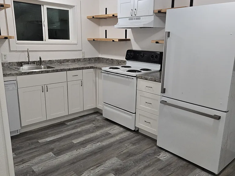 618 Railroad Ave #4 — Photo 1