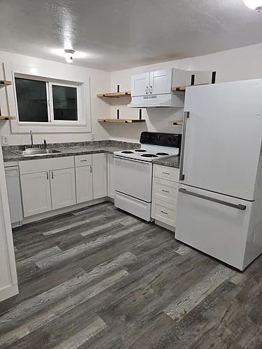 618 Railroad Ave #4 Photo 1