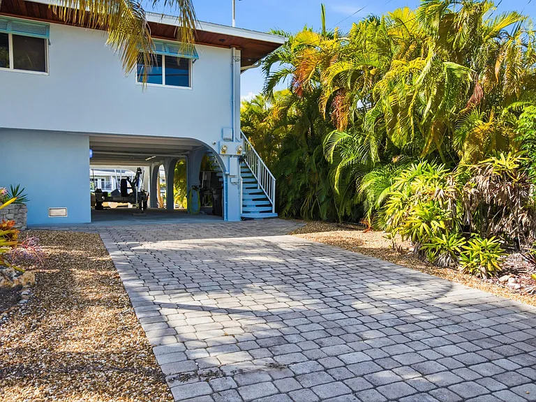 138 N Indies Dr #B — Photo 4