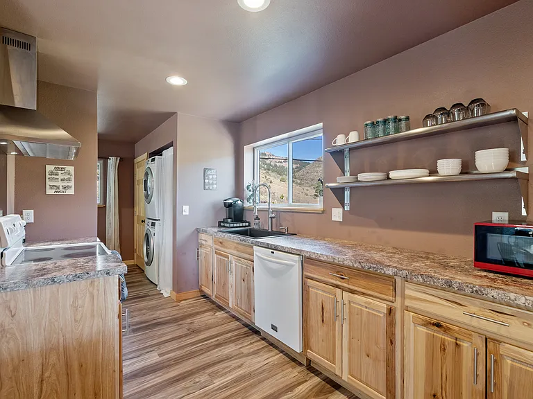 4916 Lone Pine Dr — Photo 3