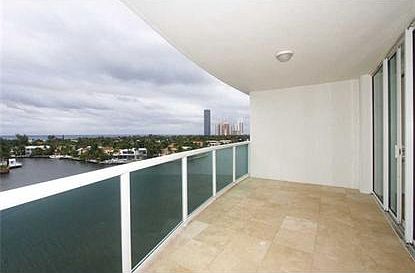 4th image of 20201 E Country Club Dr APT 809