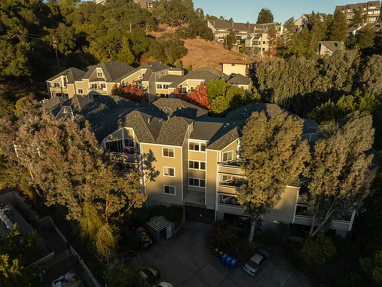 Deer Park Apartments - 95-99 Professional Center Pkwy — Photo 4