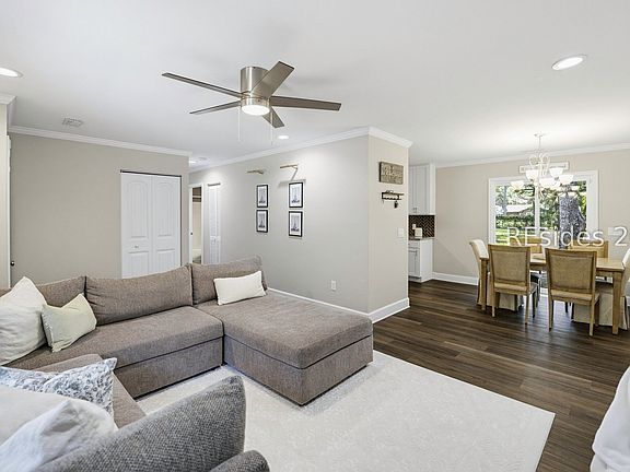 4th image of 16 Wiggins Rd