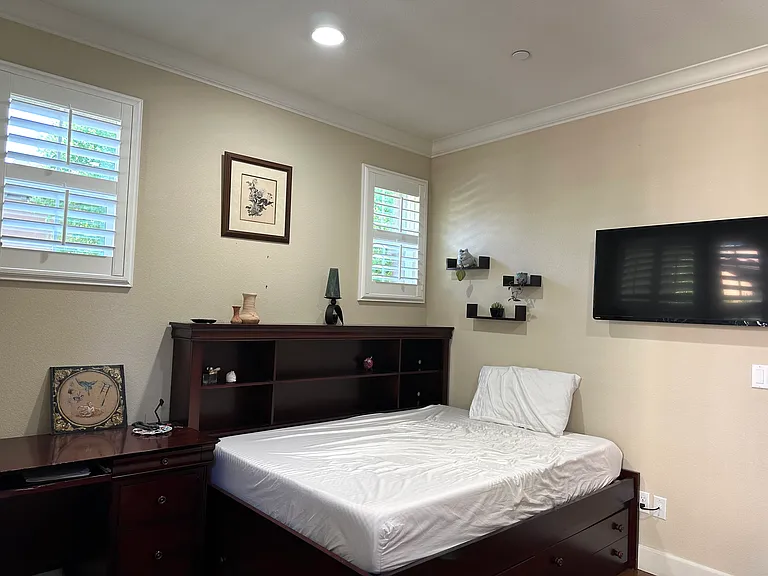 496 Rialto Pl — Photo 8