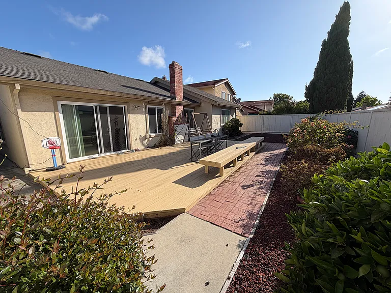 4535 Amiens Ave — Photo 11