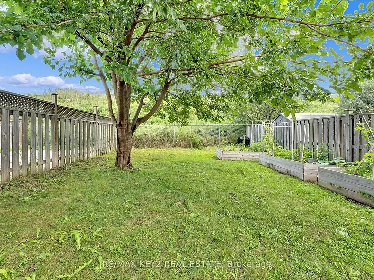 633 Caboto Trl — Photo 33