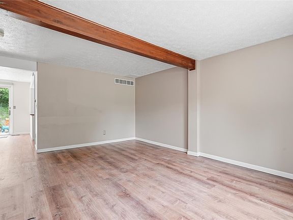 5th image of 5081 Empire Dr