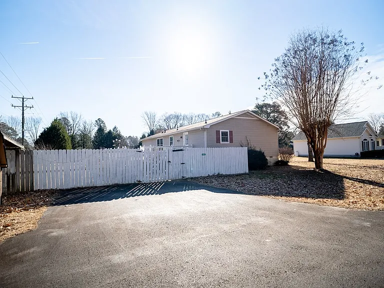 400 Brent Pl — Photo 4