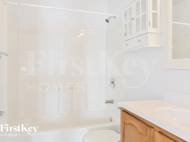 209 Royallsprings Pkwy — Photo 12