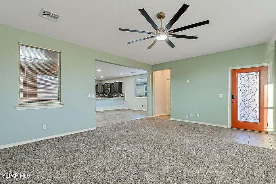 4 bed, 2.5 bath, 2946 sqft, $2,500 — Photo 4