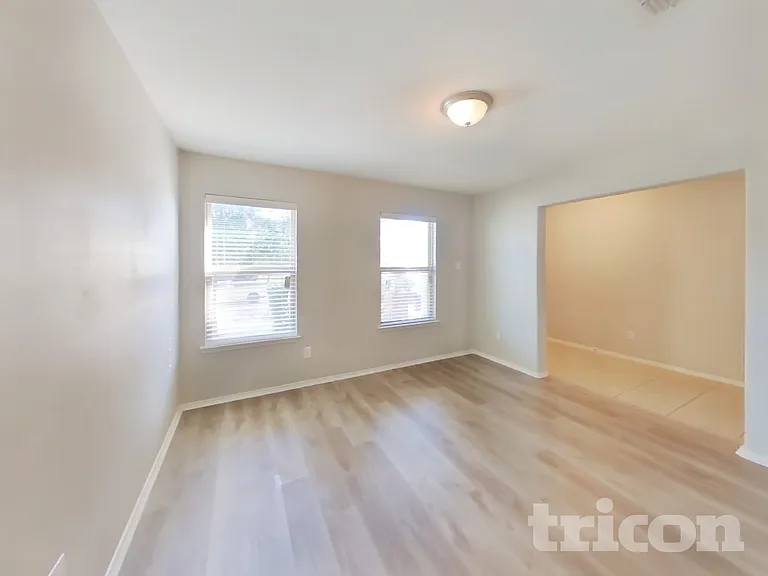 528 Shell St — Photo 4