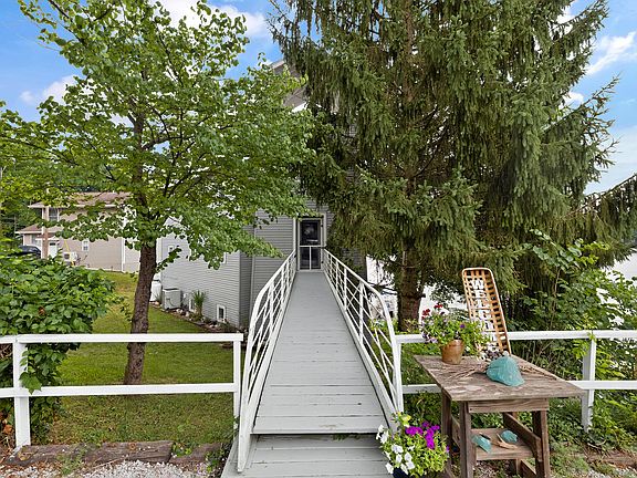 3rd image of 15657 Lakeview Dr