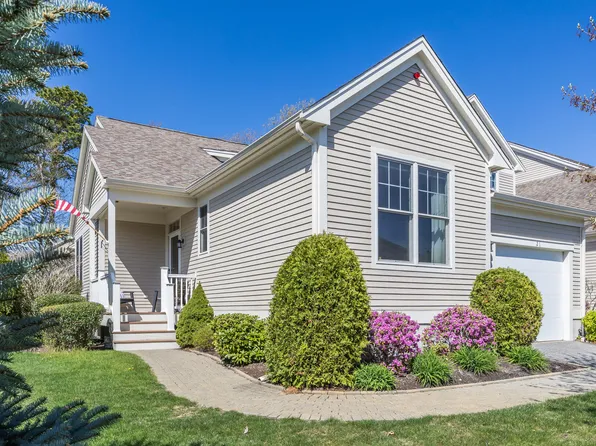 21 Chadwick Court, Mashpee, MA 02649