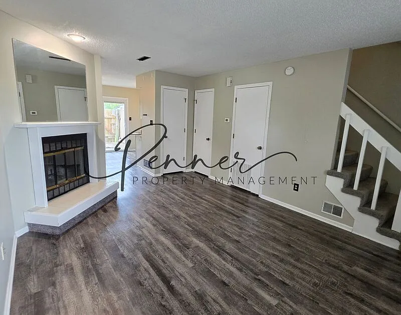 2 bed, 1.5 bath, 1310 sqft, $1,295 — Photo 2