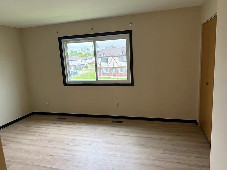 7364 Bigger St — Photo 2