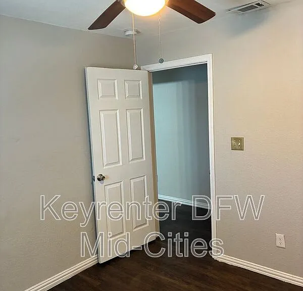 2735 Purington Ave #202 — Photo 9