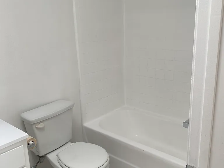 930 Venice Blvd #209 — Photo 11