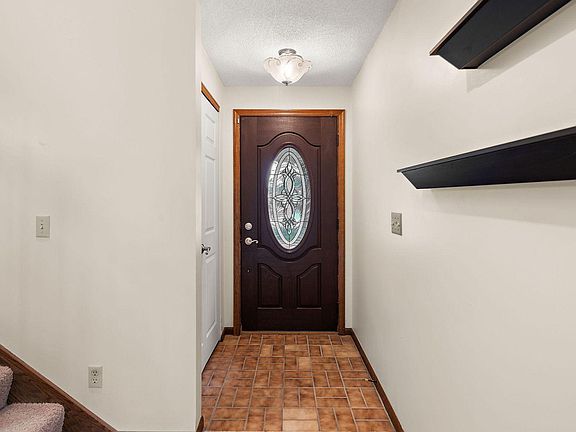 3rd image of 7051 Robinwood Trl