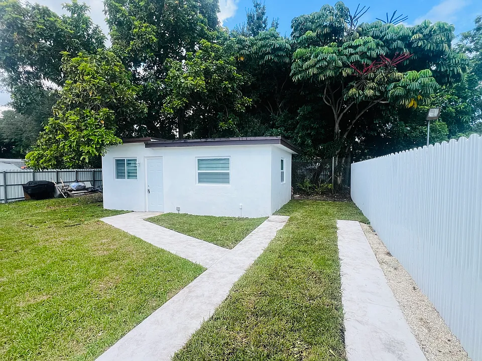 651 SW 67th Ave #A