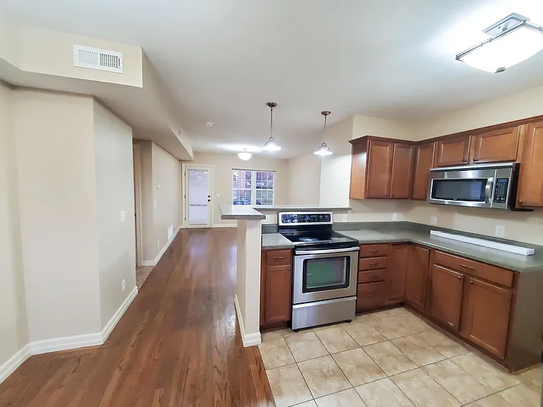 814 S 38th St — Photo 39