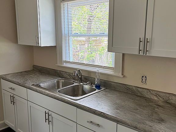 3rd image of 1318 Venable Ave