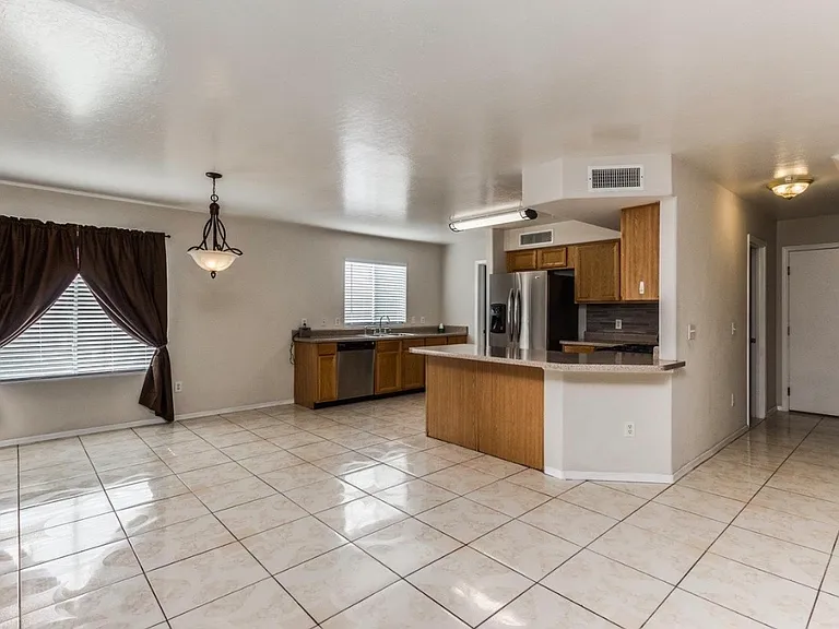 6809 S 39th Ln — Photo 11