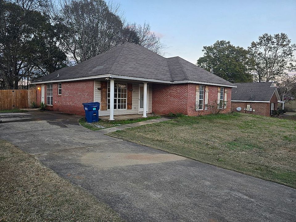 1st image of 44 Hilltop Cir