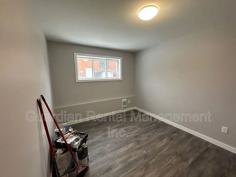 215 Langworthy St #7 — Photo 8