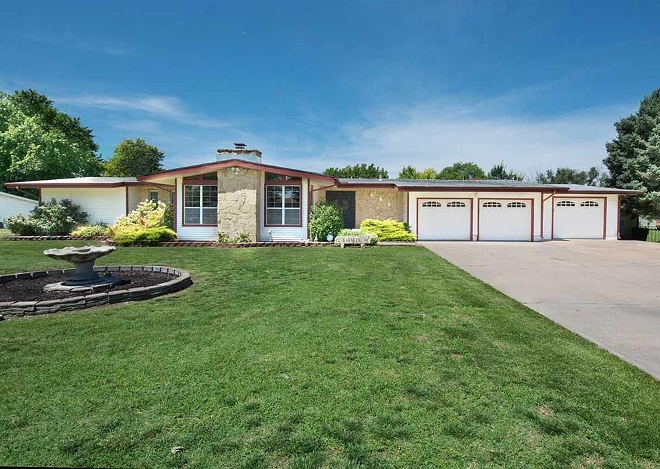 1st image of 2915 Lakeshore Dr