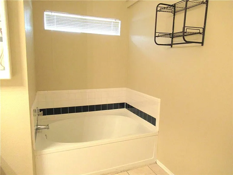 4723 Castleman Dr — Photo 16