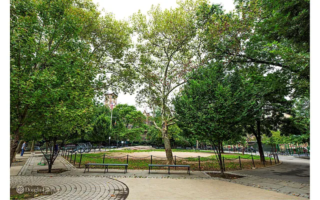 Sold by Douglas Elliman | media 24