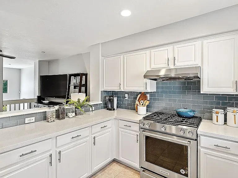 125 Sydney Ln — Photo 33