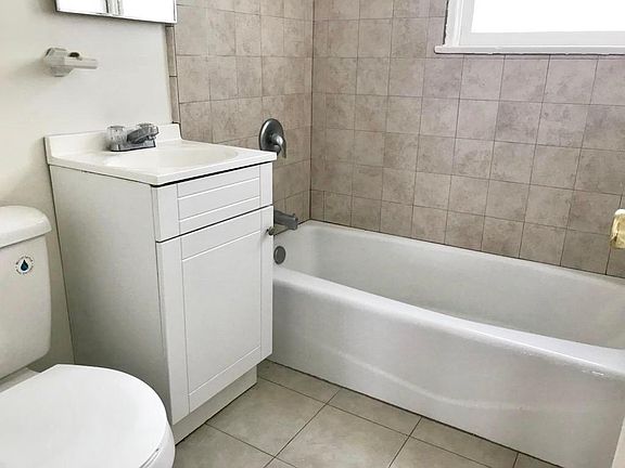 5th image of 1213 E Ocean Blvd #9