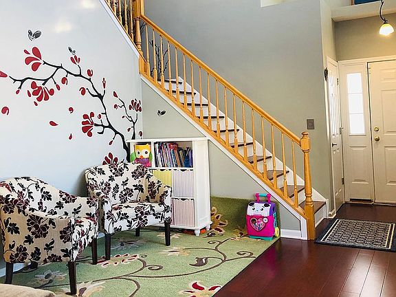 5th image of 1047 Parkhill Cir