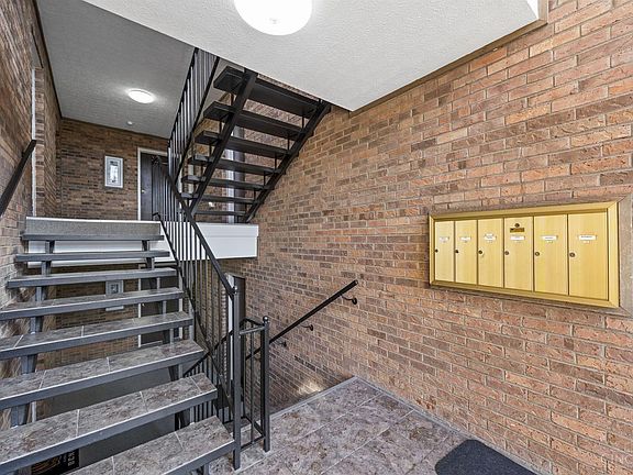 2nd image of 5987 Meadowcreek Dr #9